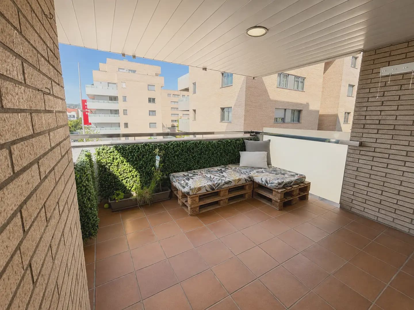3 slaapkamer Flat te koop in Salt met zwembad garage - € 315.000 (Ref: 10044148)