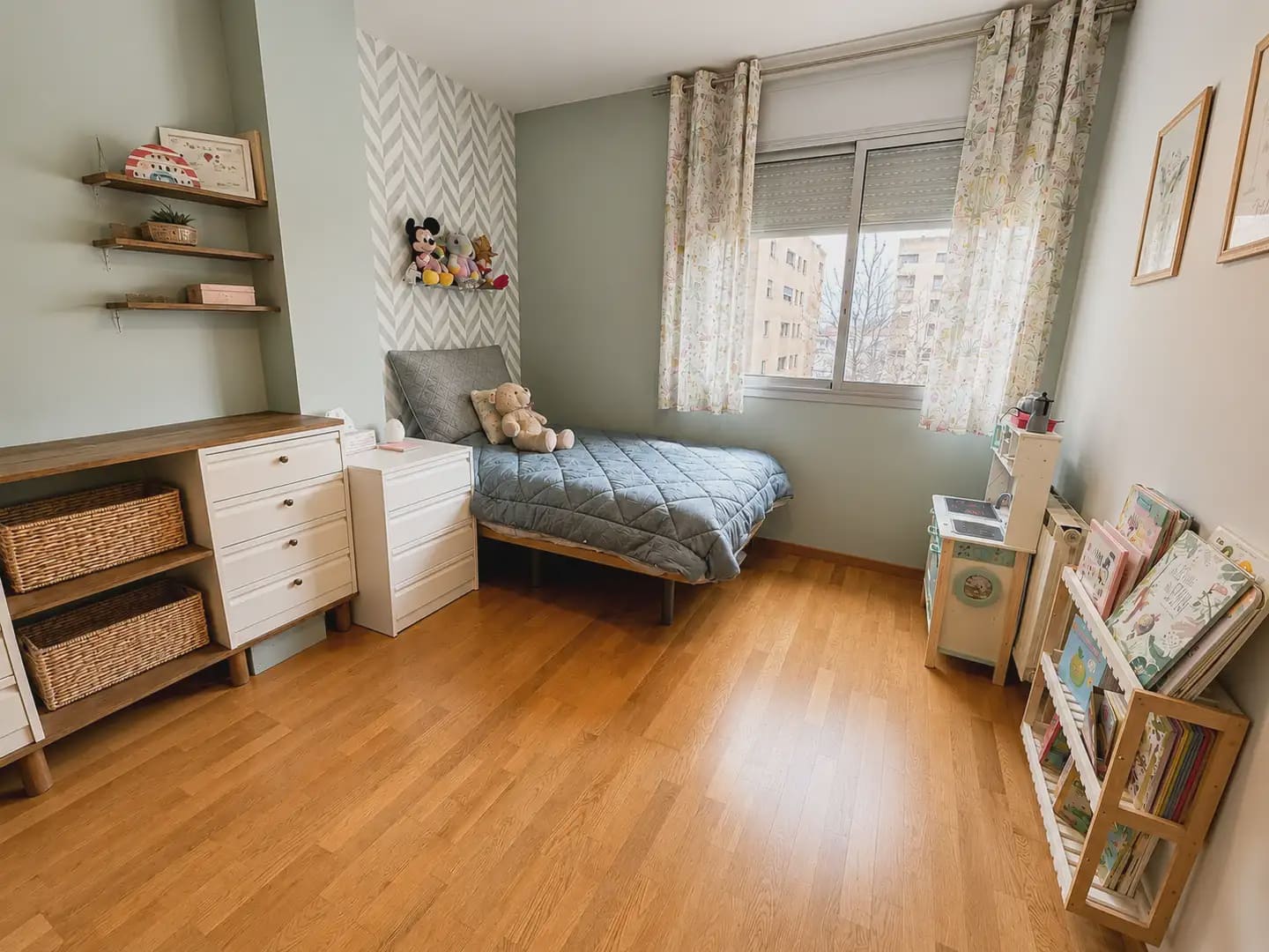 3 slaapkamer Flat te koop in Salt met zwembad garage - € 315.000 (Ref: 10044148)