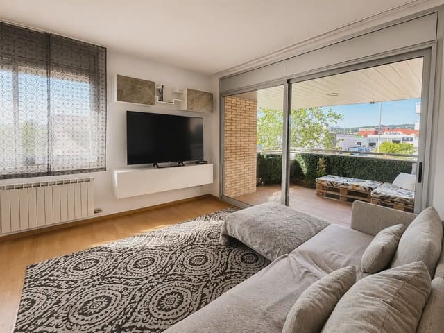 3 slaapkamer Flat te koop in Salt met zwembad garage - € 315.000 (Ref: 10044148)