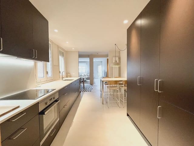 4 bedroom Flat for rent in Girona city - € 3,300 (Ref: 9809856)