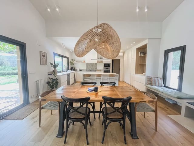 5 soverom Villa til salgs i Sant Martí de Llémena med svømmebasseng - € 890 000 (Ref: 9809857)