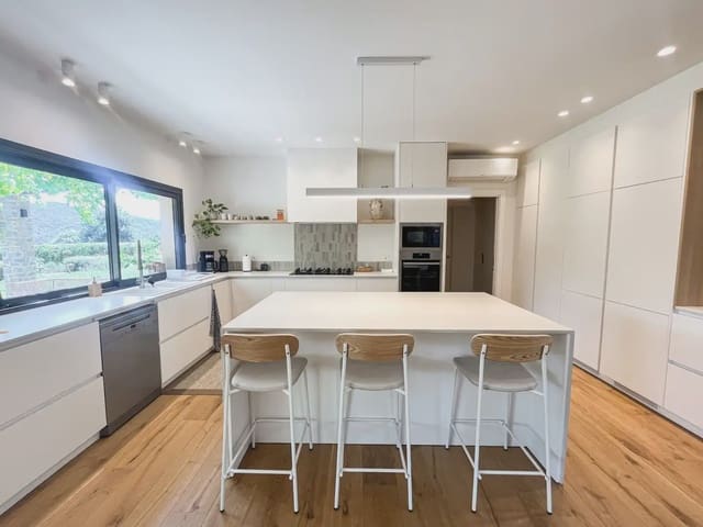 5 soverom Villa til salgs i Sant Martí de Llémena med svømmebasseng - € 890 000 (Ref: 9809857)