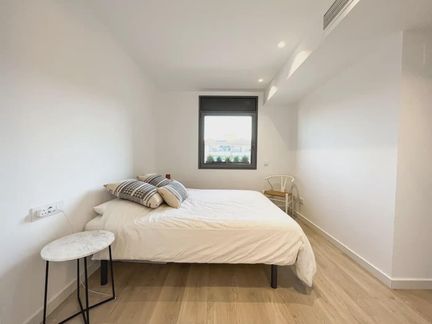 Ático de 2 habitaciones en Girona ciudad en alquiler con garaje - 2.000 € (Ref: 9874041)