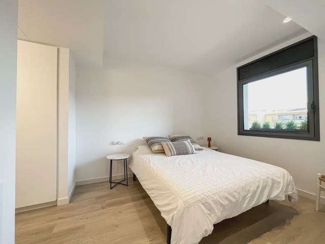 Ático de 2 habitaciones en Girona ciudad en alquiler con garaje - 2.000 € (Ref: 9874041)