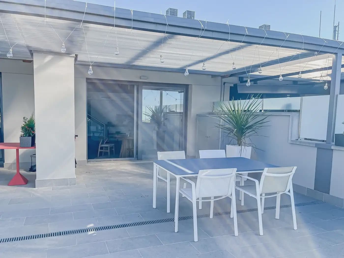 Ático de 2 habitaciones en Girona ciudad en alquiler con garaje - 2.000 € (Ref: 9874041)