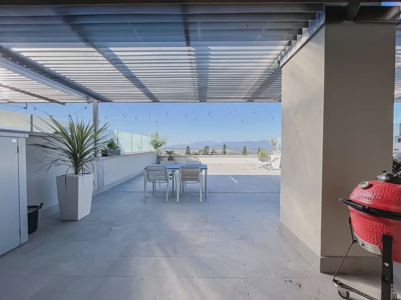 Ático de 2 habitaciones en Girona ciudad en alquiler con garaje - 2.000 € (Ref: 9874041)