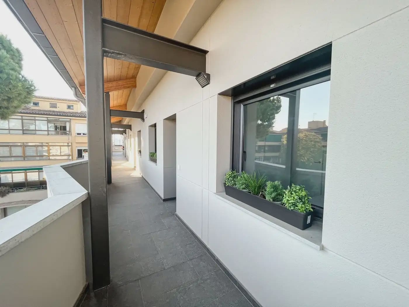Ático de 2 habitaciones en Girona ciudad en alquiler con garaje - 2.000 € (Ref: 9874041)