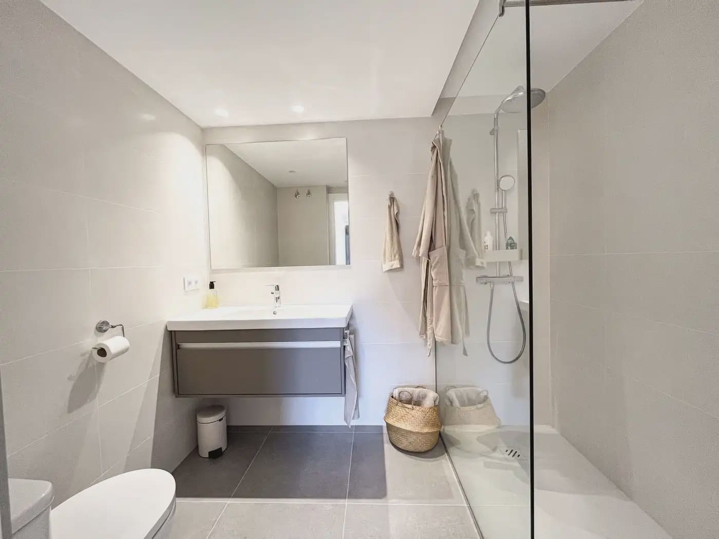 Ático de 2 habitaciones en Girona ciudad en alquiler con garaje - 2.000 € (Ref: 9874041)