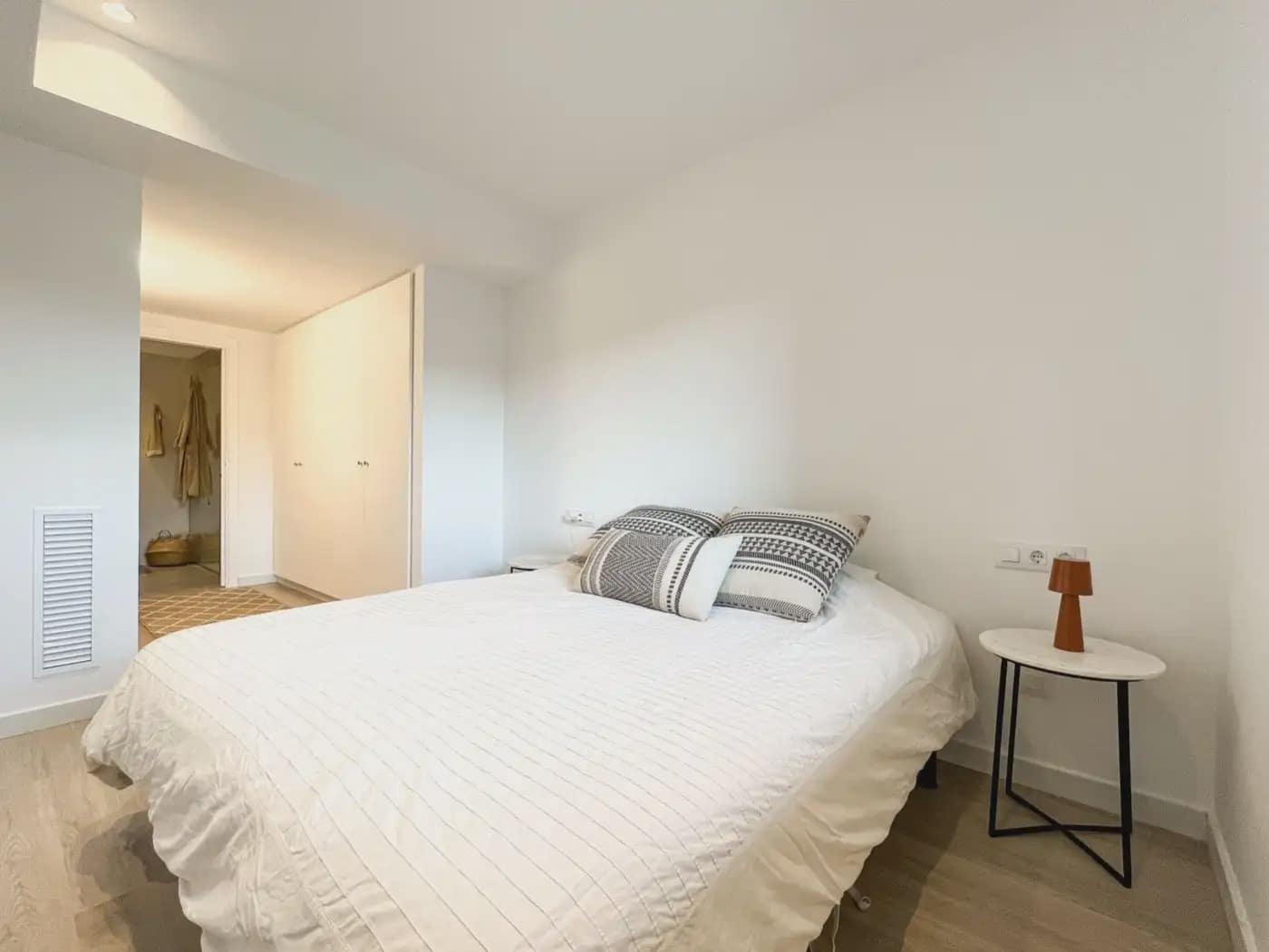 Ático de 2 habitaciones en Girona ciudad en alquiler con garaje - 2.000 € (Ref: 9874041)