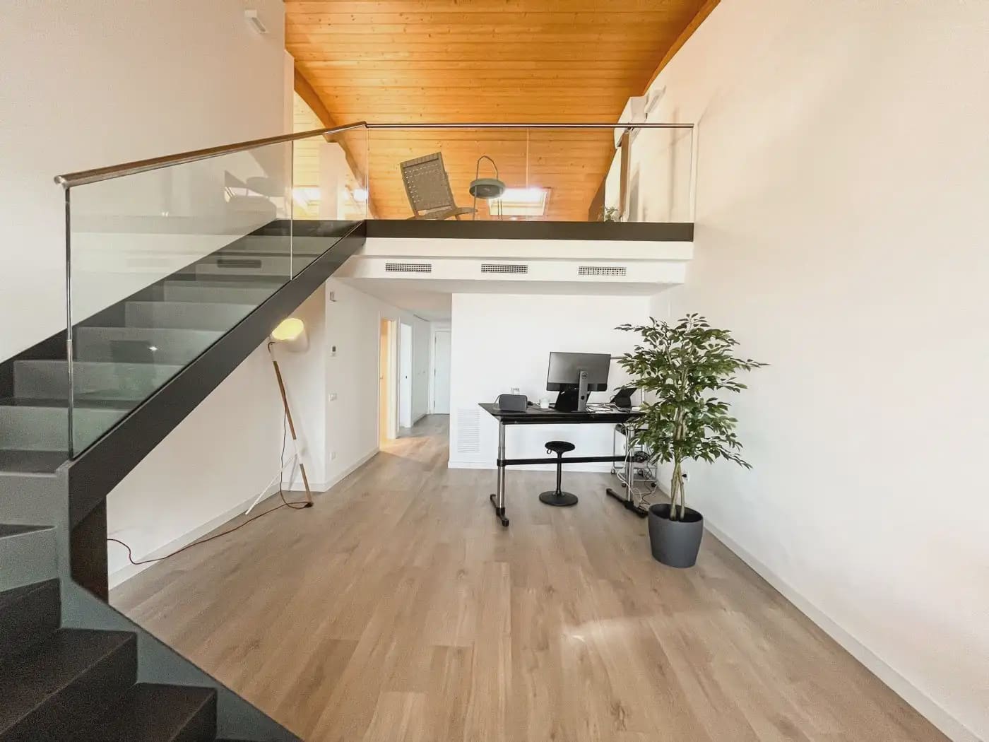 Ático de 2 habitaciones en Girona ciudad en alquiler con garaje - 2.000 € (Ref: 9874041)