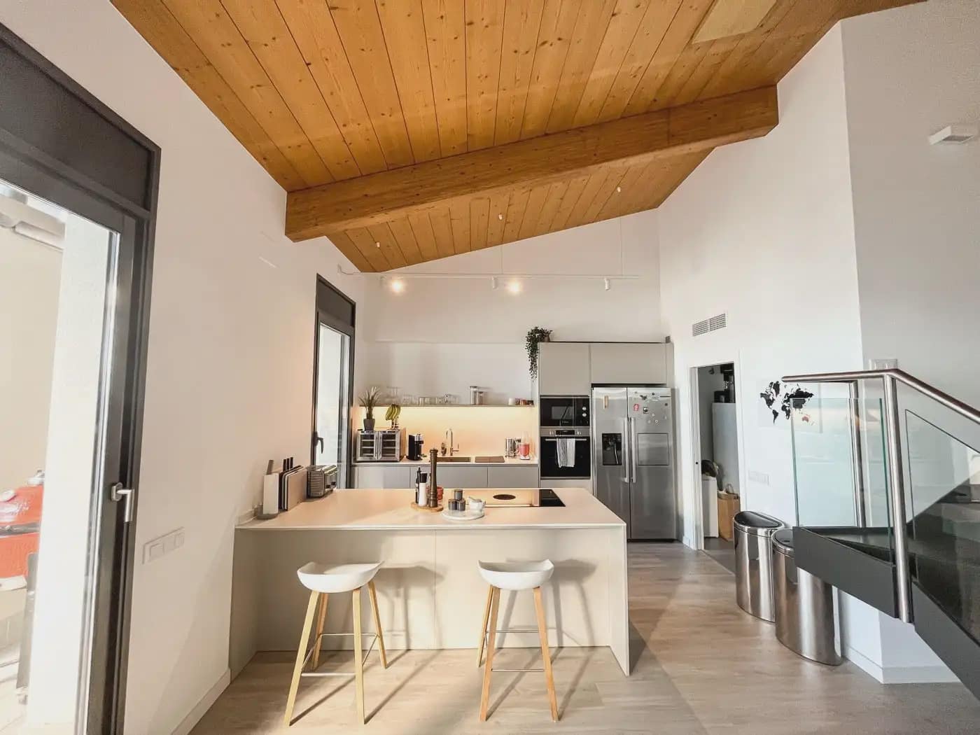 Ático de 2 habitaciones en Girona ciudad en alquiler con garaje - 2.000 € (Ref: 9874041)