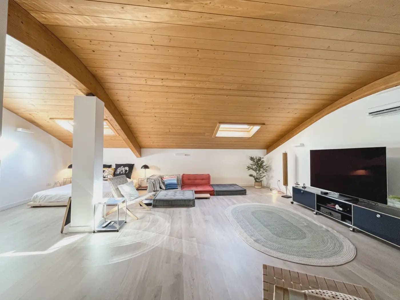 Ático de 2 habitaciones en Girona ciudad en alquiler con garaje - 2.000 € (Ref: 9874041)