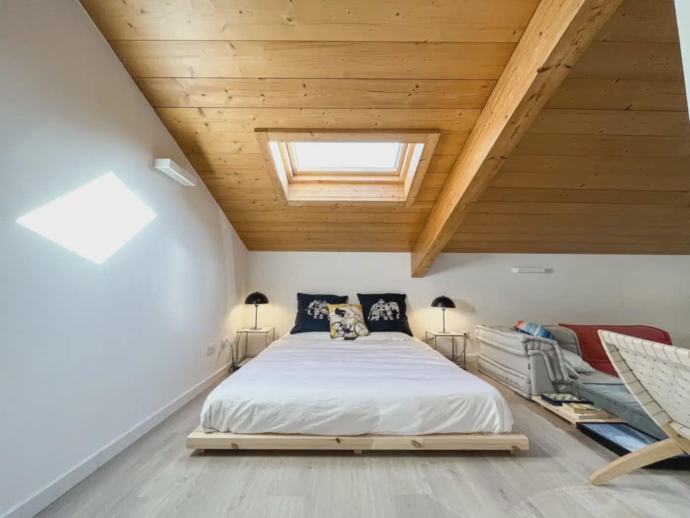 Ático de 2 habitaciones en Girona ciudad en alquiler con garaje - 2.000 € (Ref: 9874041)