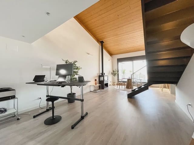Ático de 2 habitaciones en Girona ciudad en alquiler con garaje - 2.000 € (Ref: 9874041)