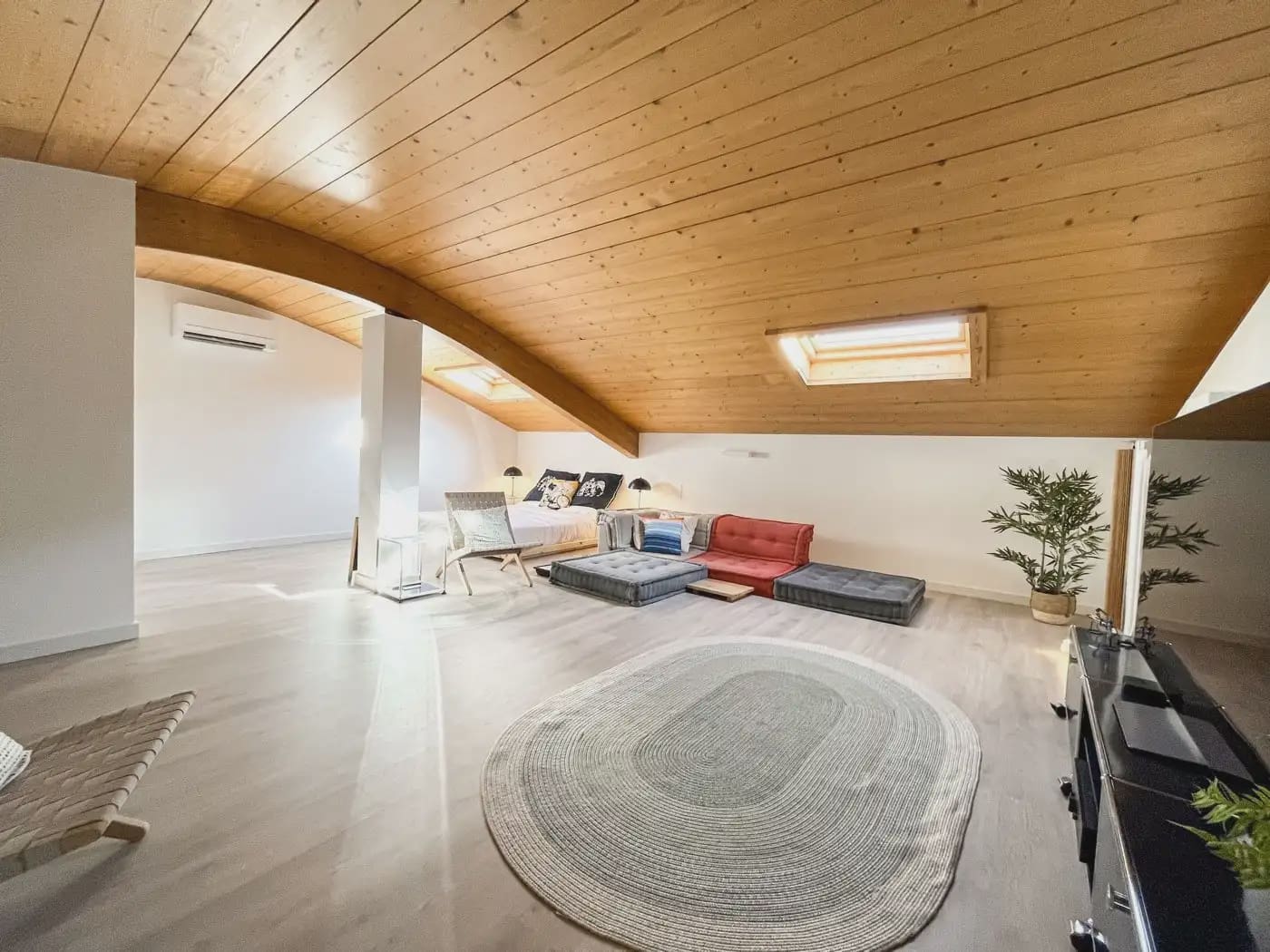 Ático de 2 habitaciones en Girona ciudad en alquiler con garaje - 2.000 € (Ref: 9874041)