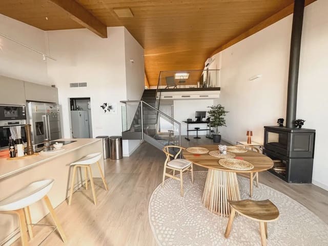 Ático de 2 habitaciones en Girona ciudad en alquiler con garaje - 2.000 € (Ref: 9874041)