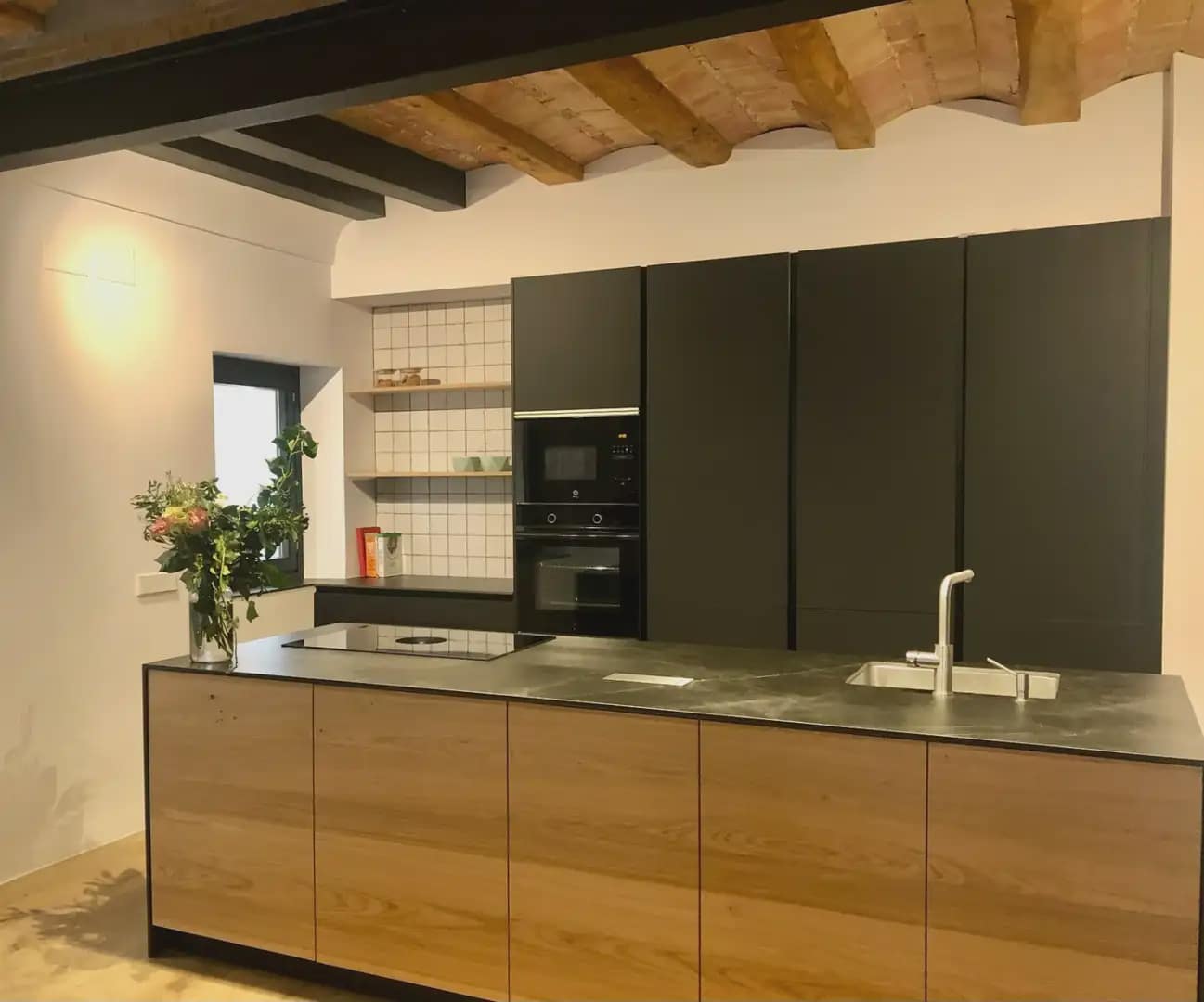 Piso de 3 habitaciones en Girona ciudad en alquiler - 2.315 € (Ref: 9893276)