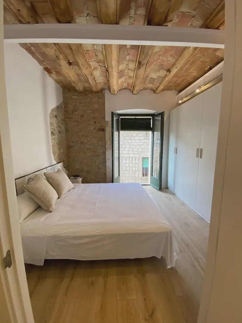 Piso de 3 habitaciones en Girona ciudad en alquiler - 2.315 € (Ref: 9893276)