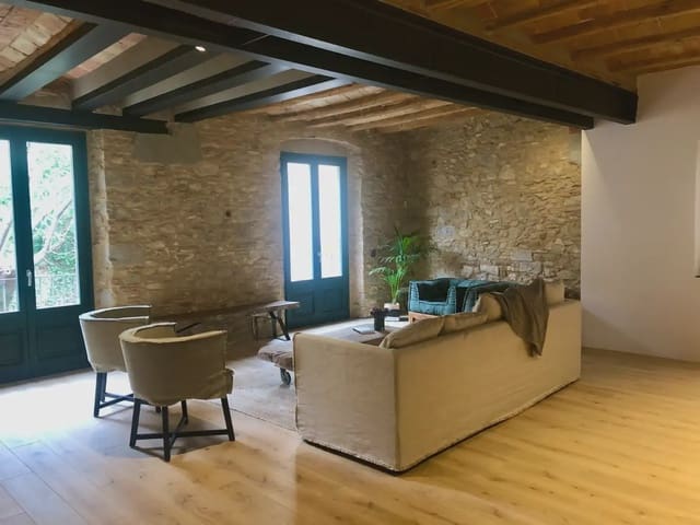 Piso de 3 habitaciones en Girona ciudad en alquiler - 2.315 € (Ref: 9893276)