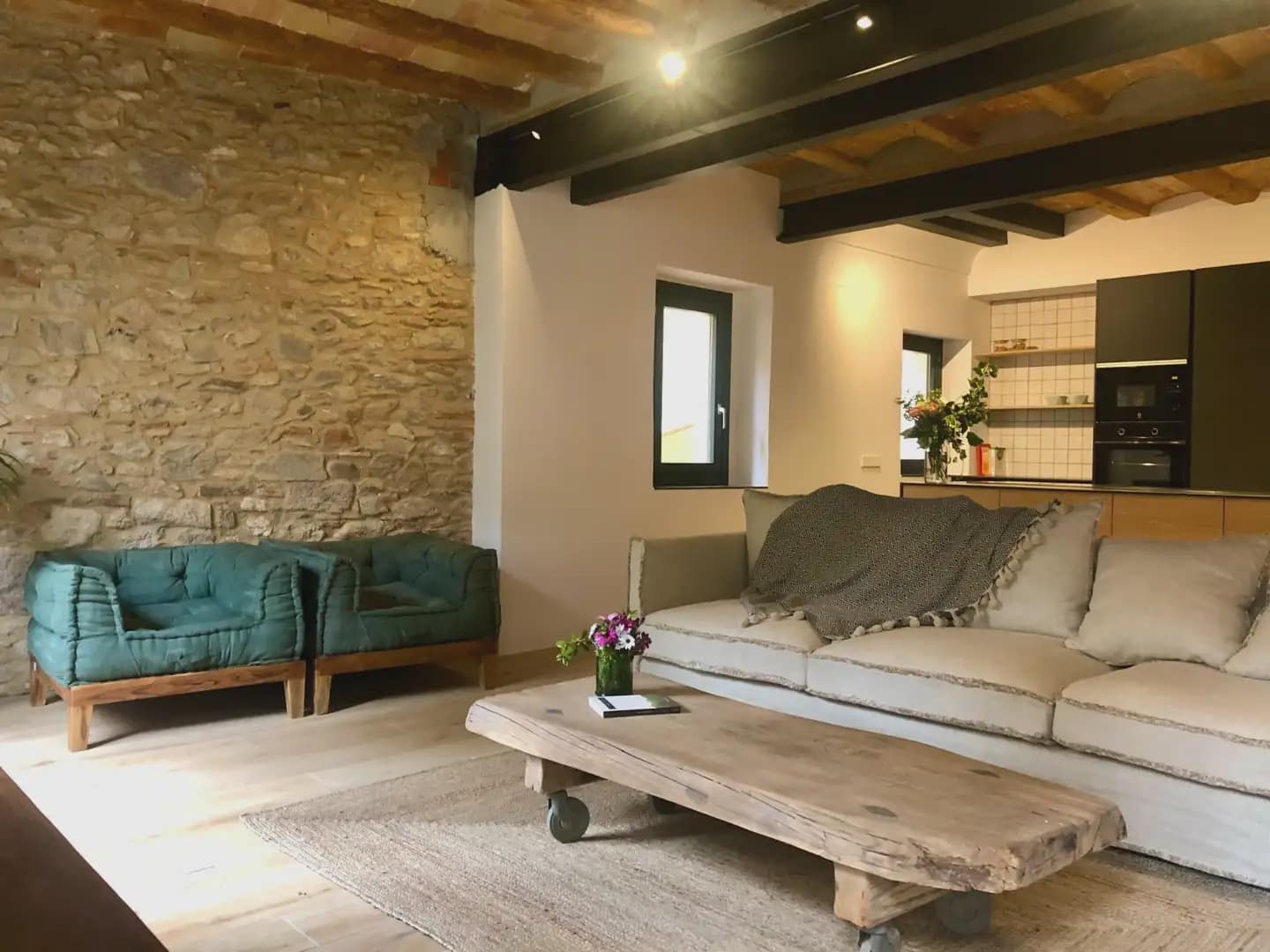 Piso de 3 habitaciones en Girona ciudad en alquiler - 2.315 € (Ref: 9893276)