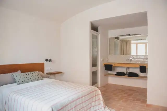 2 slaapkamer Flat te huur in Gerona stad - € 1.900 (Ref: 9911874)