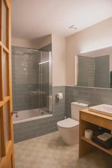 2 slaapkamer Flat te huur in Gerona stad - € 1.900 (Ref: 9911874)