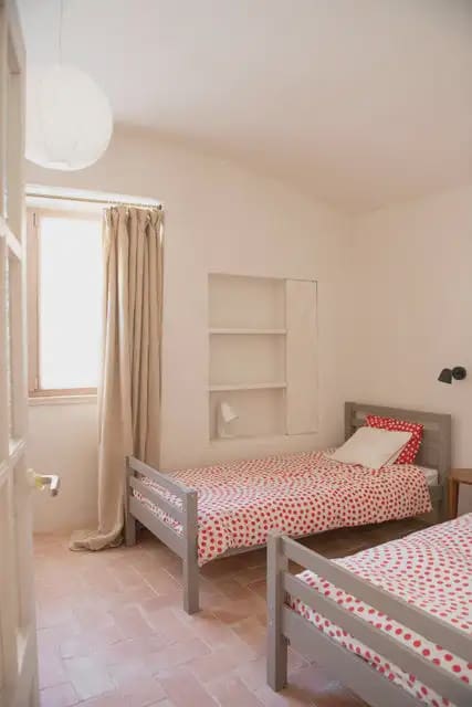 2 slaapkamer Flat te huur in Gerona stad - € 1.900 (Ref: 9911874)