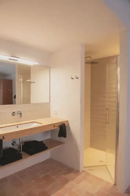 2 slaapkamer Flat te huur in Gerona stad - € 1.900 (Ref: 9911874)