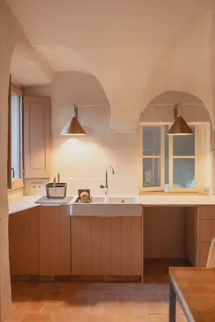 2 slaapkamer Flat te huur in Gerona stad - € 1.900 (Ref: 9911874)