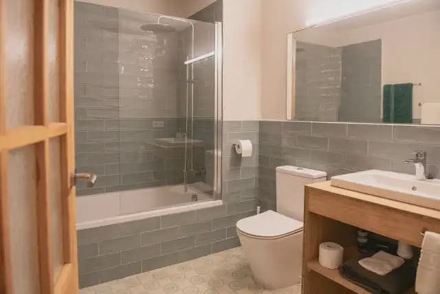 2 slaapkamer Flat te huur in Gerona stad - € 1.900 (Ref: 9911874)