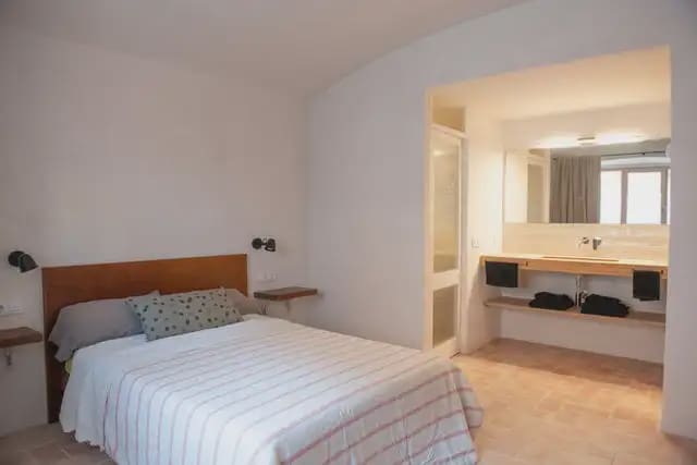 2 slaapkamer Flat te huur in Gerona stad - € 1.900 (Ref: 9911874)