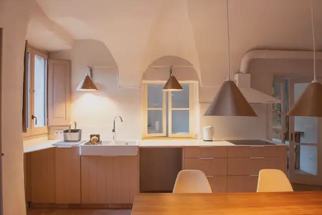 2 slaapkamer Flat te huur in Gerona stad - € 1.900 (Ref: 9911874)