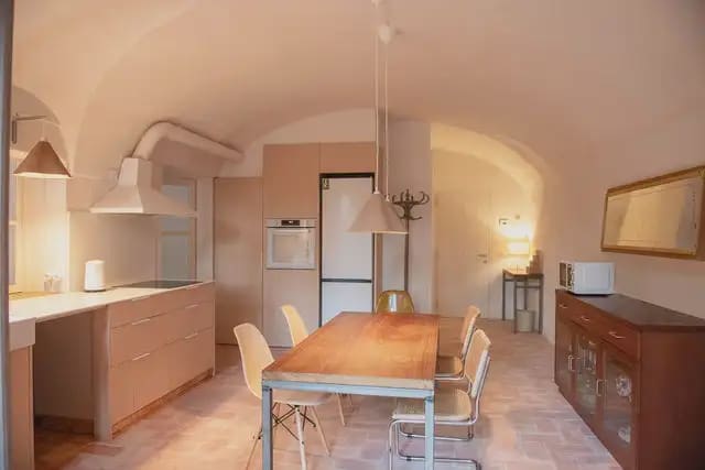 2 slaapkamer Flat te huur in Gerona stad - € 1.900 (Ref: 9911874)