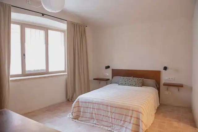 2 slaapkamer Flat te huur in Gerona stad - € 1.900 (Ref: 9911874)