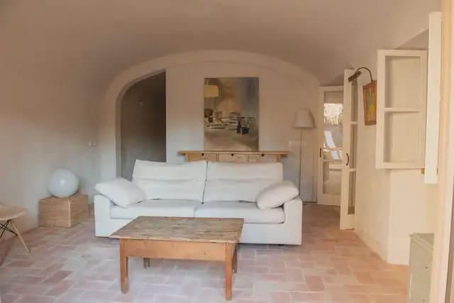2 slaapkamer Flat te huur in Gerona stad - € 1.900 (Ref: 9911874)