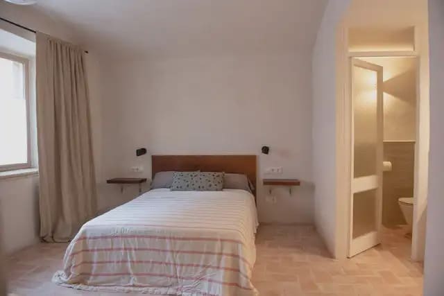2 slaapkamer Flat te huur in Gerona stad - € 1.900 (Ref: 9911874)