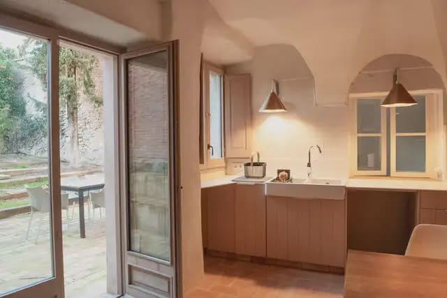 2 slaapkamer Flat te huur in Gerona stad - € 1.900 (Ref: 9911874)