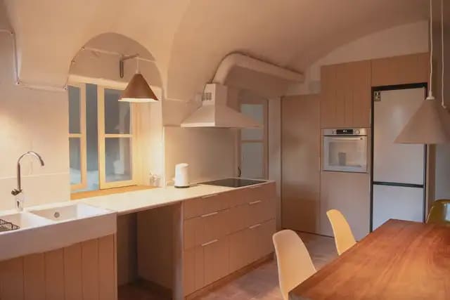 2 slaapkamer Flat te huur in Gerona stad - € 1.900 (Ref: 9911874)