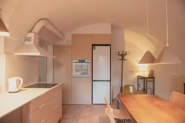 2 slaapkamer Flat te huur in Gerona stad - € 1.900 (Ref: 9911874)