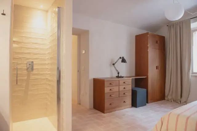 2 slaapkamer Flat te huur in Gerona stad - € 1.900 (Ref: 9911874)