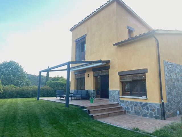 4 bedroom Villa for rent in Sant Martí de Llémena with garage - € 1,600 (Ref: 9941485)