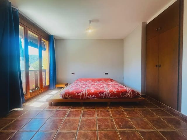 4 bedroom Villa for rent in Sant Martí de Llémena with garage - € 1,600 (Ref: 9941485)