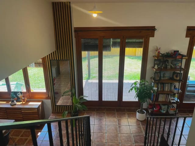 4 bedroom Villa for rent in Sant Martí de Llémena with garage - € 1,600 (Ref: 9941485)