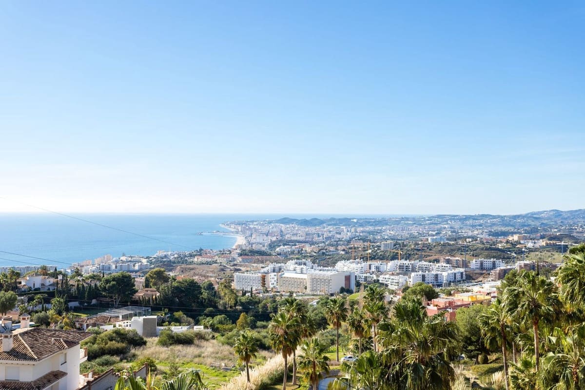 3 bedroom Penthouse for sale in Fuengirola with pool garage - € 695,000 (Ref: 10073236)