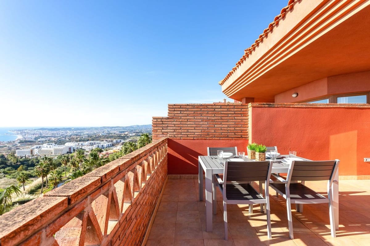3 bedroom Penthouse for sale in Fuengirola with pool garage - € 695,000 (Ref: 10073236)