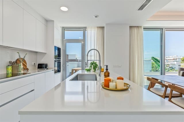 3 sypialnia Penthouse na sprzedaż w Marbella z basenem garażem - 1 495 000 € (Ref: 10076966)