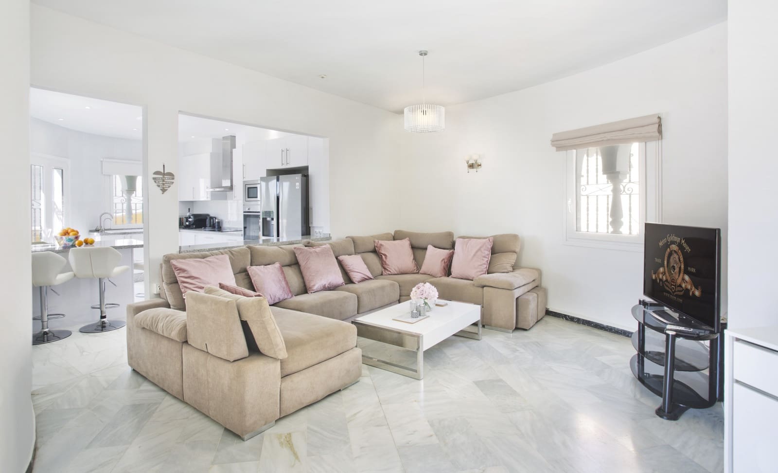 6 soverom Villa til salgs i El Faro med svømmebasseng garasje - € 895 000 (Ref: 8643941)