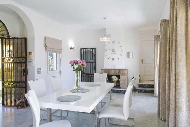 6 soverom Villa til salgs i El Faro, Mijas med svømmebasseng garasje - € 895 000 (Ref: 8643941)