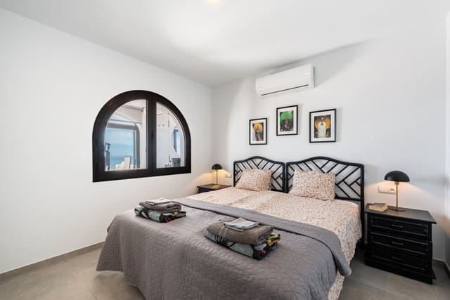 2 slaapkamer Appartement te koop in Riviera del Sol, Mijas met zwembad - € 339.000 (Ref: 8643955)