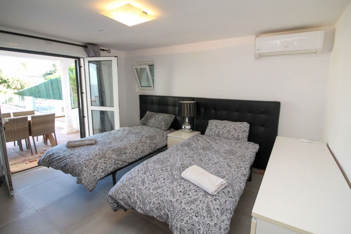 4 soveværelse Villa til salg i El Chaparral med swimmingpool garage - € 750.000 (Ref: 8736438)